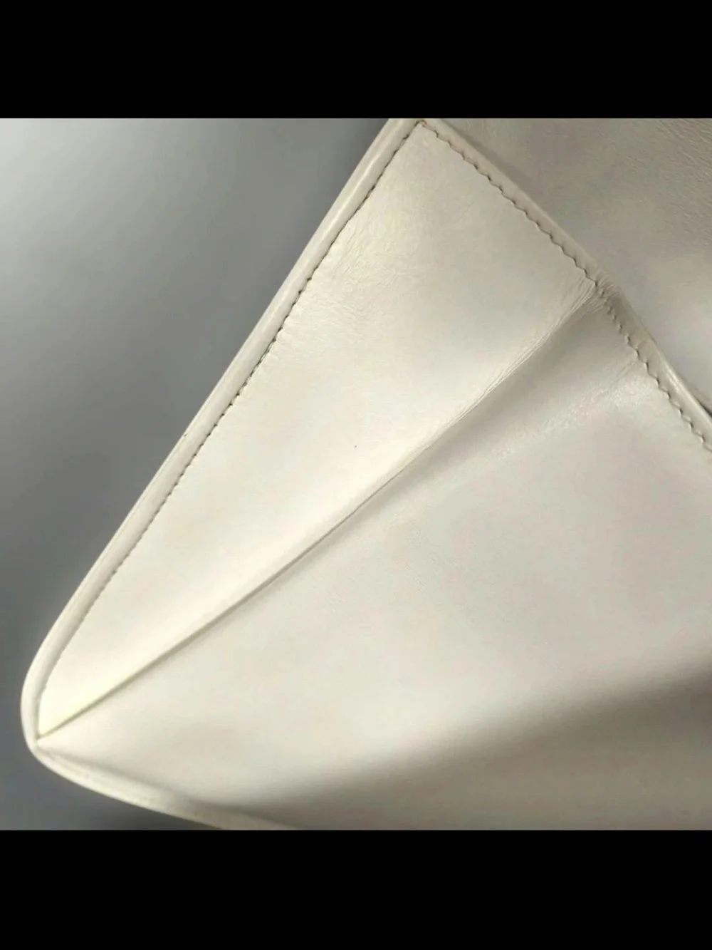 Gucci White Envelope Leather Clutch with Gold-Tone Hardware